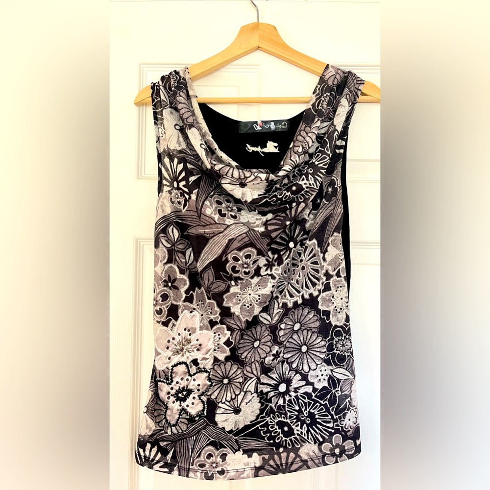 Size L-Never worn, stylish and comfortable